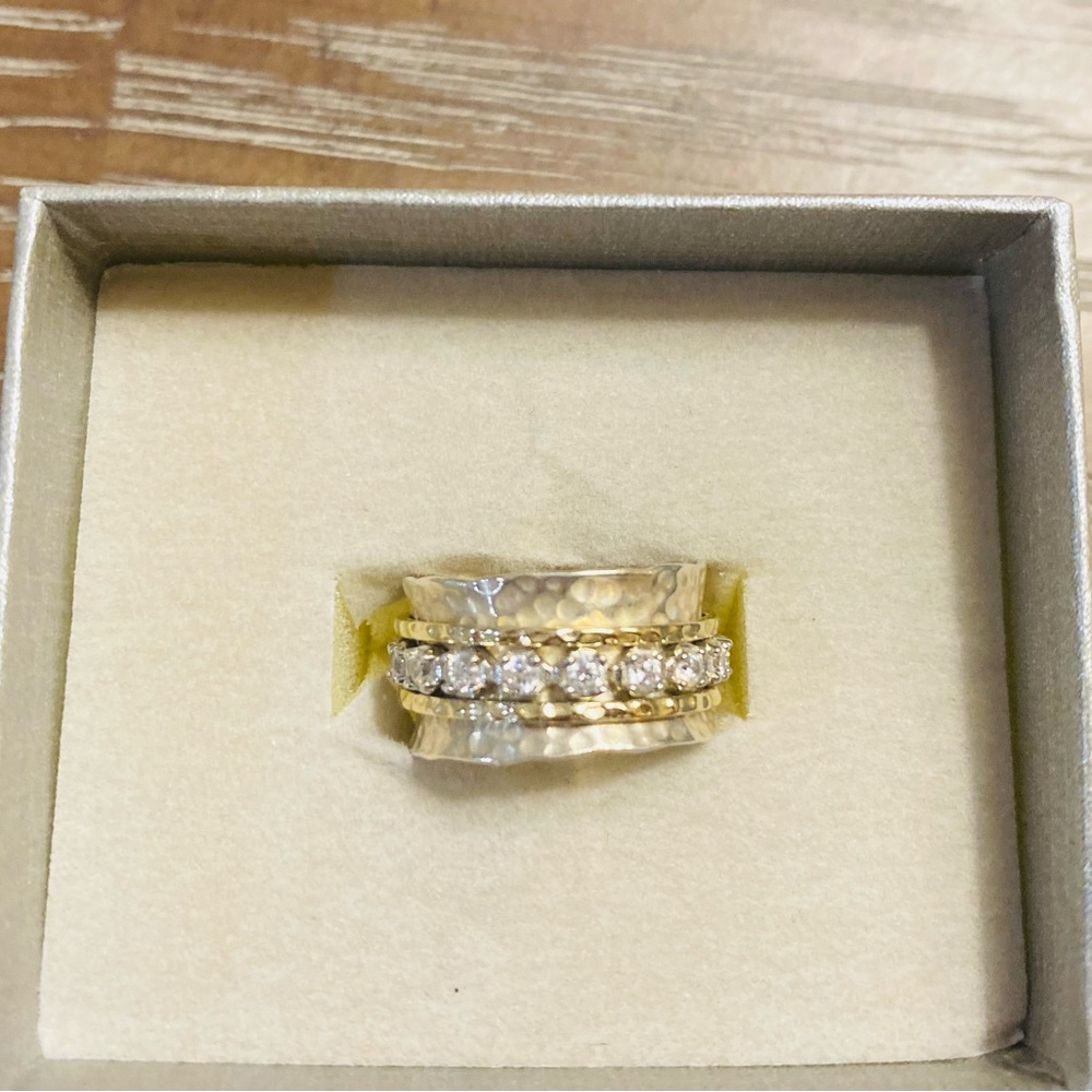 925 STERLING SILVER & 14K YELLOW GOLD
Aria Spinner Ring